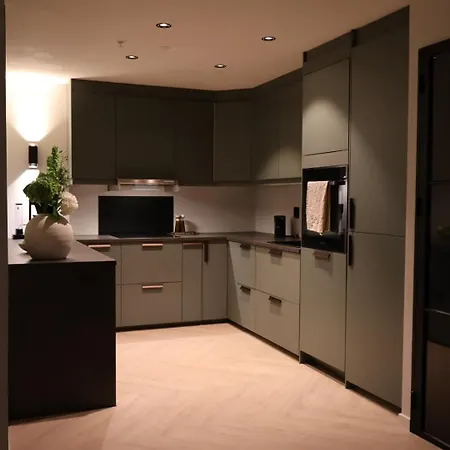 Апартаменты Modern Within Walking Distance To The Town *