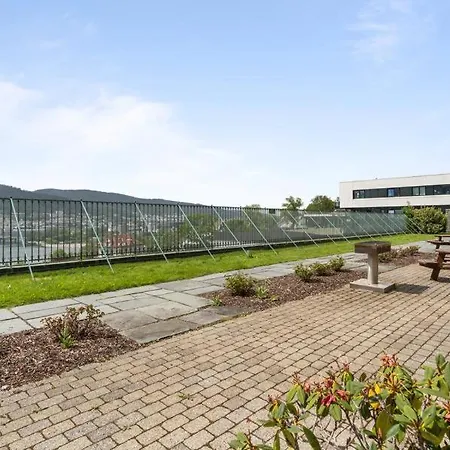 Апартаменты Modern Within Walking Distance To The Town