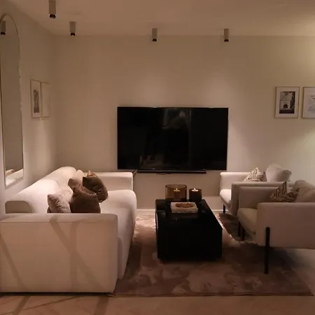 Modern Within Walking Distance To The Town Апартаменты