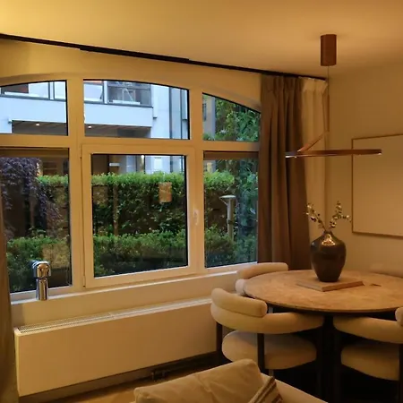 Modern Within Walking Distance To The Town